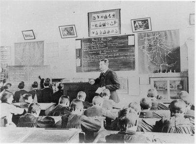 Rekenles in een lagere school, Orme, 2 maart 1909 door French Photographer